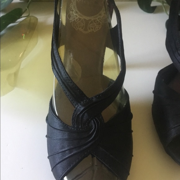 Vigoss Black Satin 5” High Heel Shoes Size 8M - Picture 6 of 8